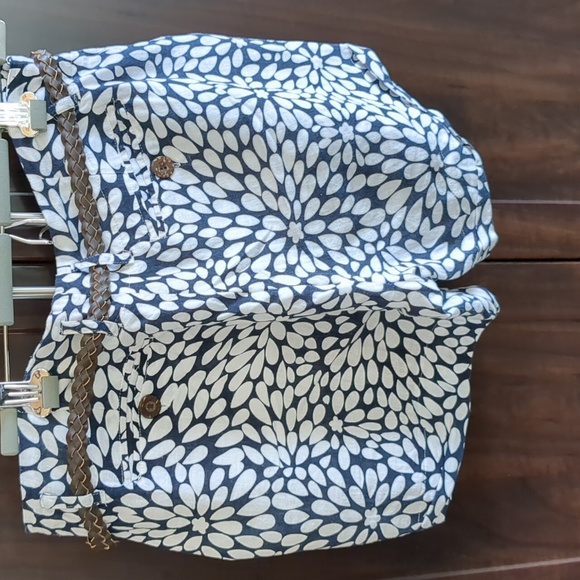 Shorts - Picture 4 of 4